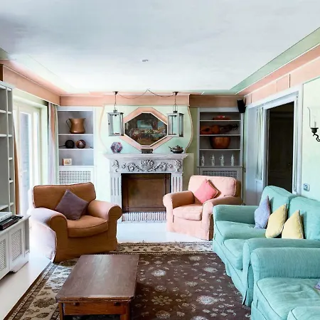 לינה וארוחת בוקר Relais Toula *